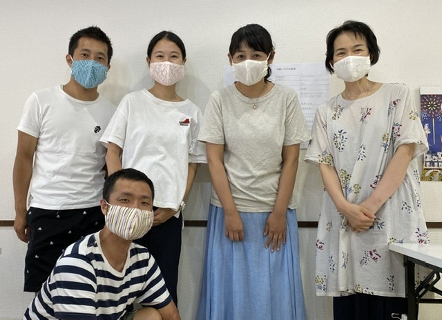 オリジナルの手縫いマスクを作ってます