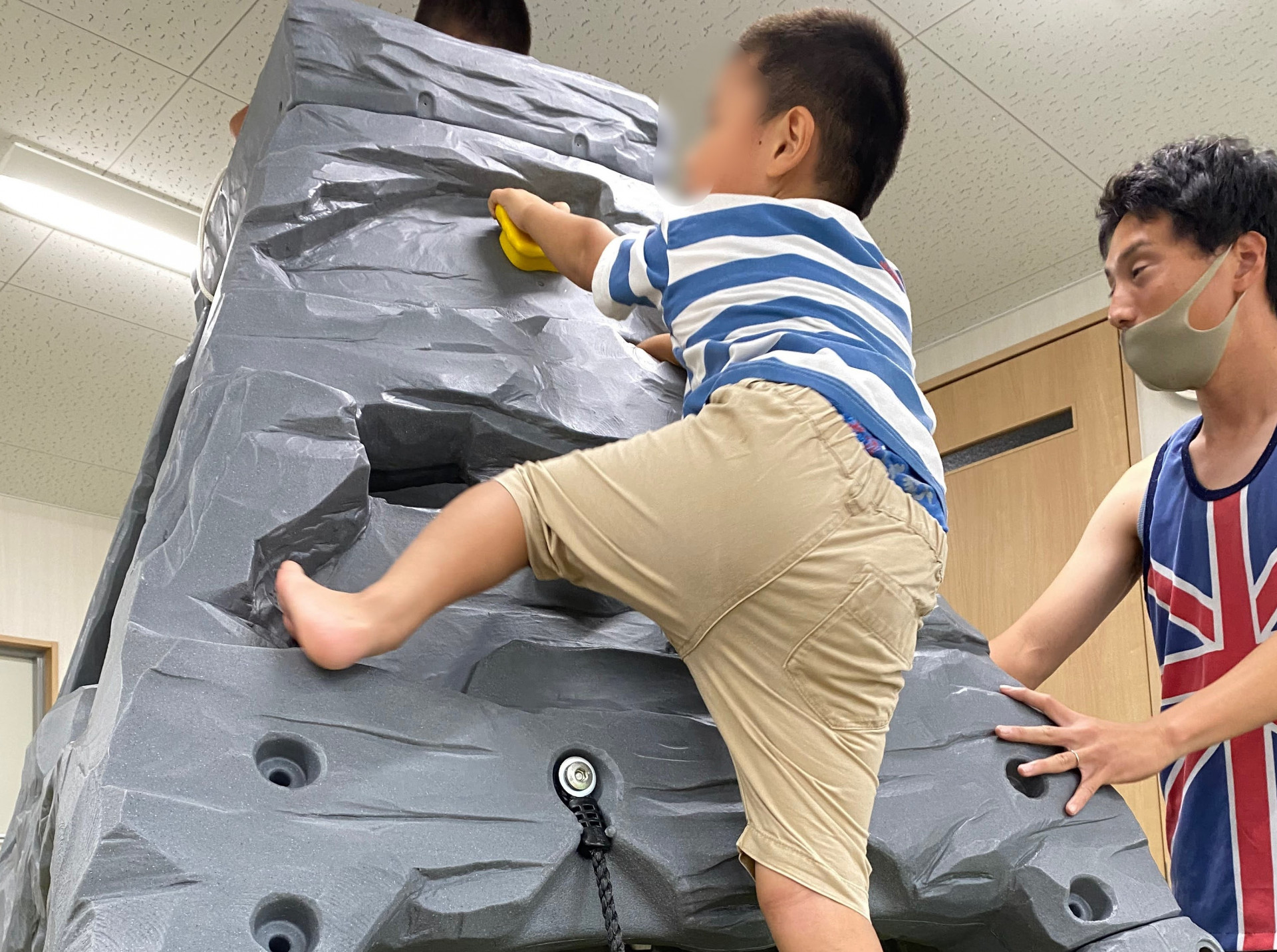 児童デイサービスで遊んでいる子ども