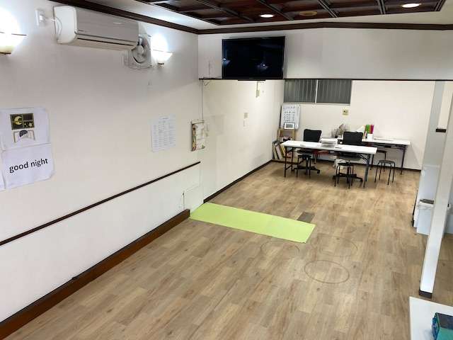 車で移動中の学び